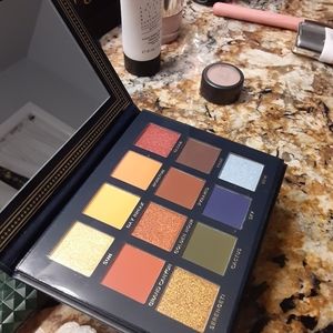 💎Ace Beaute eye shadow pallet